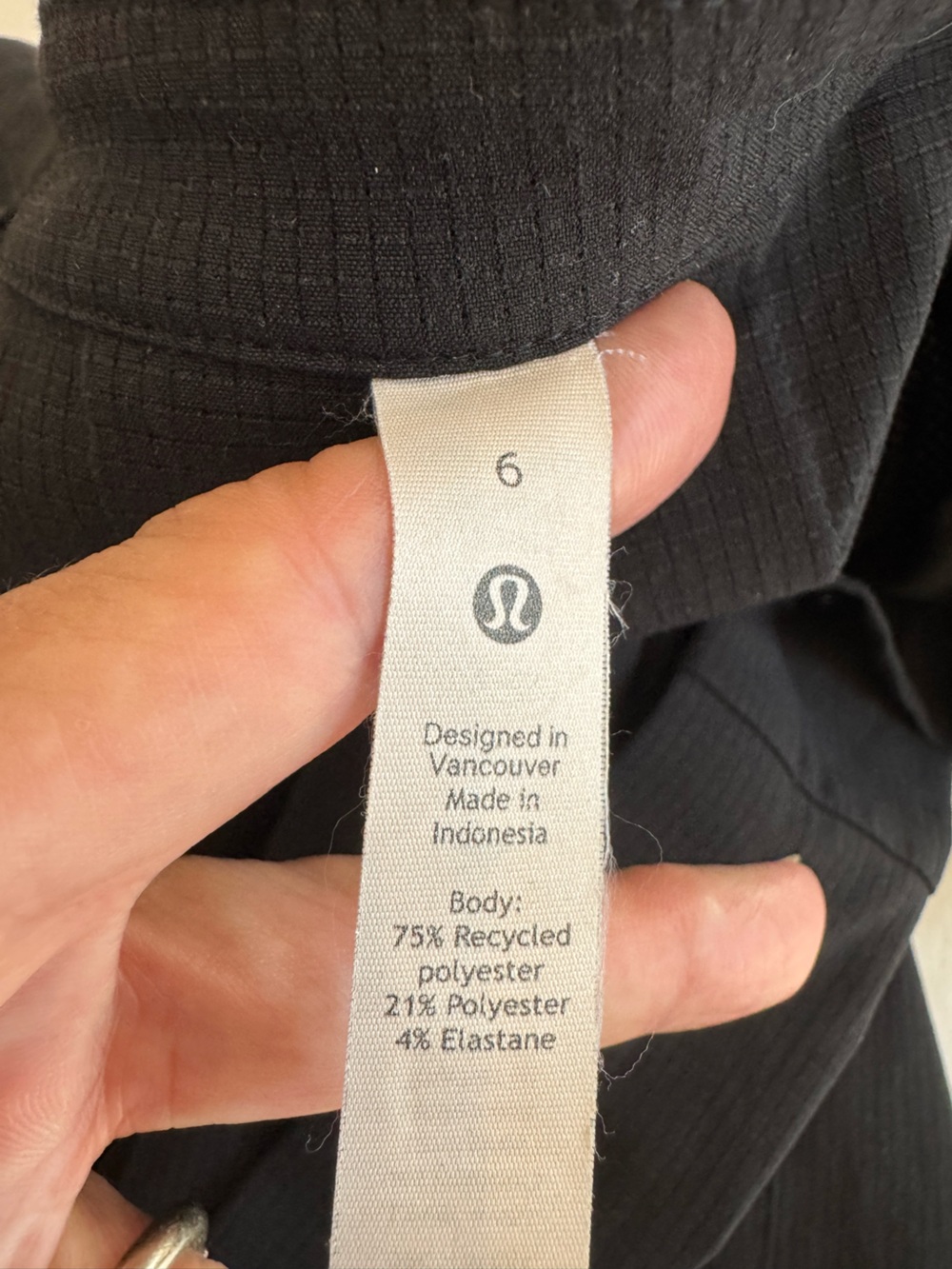 Lululemon Ventlight™ Black Button-Down Shirt Sz 6 EUC - Picture 5 of 6